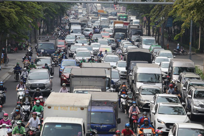 Lượng ô tô rất đông tại huyện Đông Anh