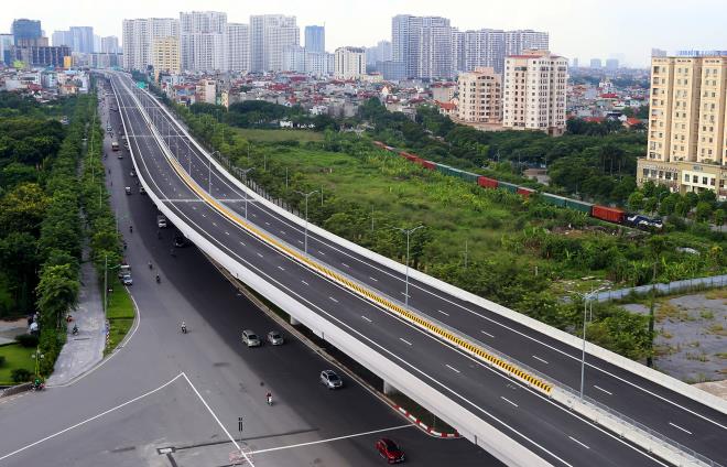 Tuyến đường Phạm Văn Đồng hiện đại với làn đường trên cao