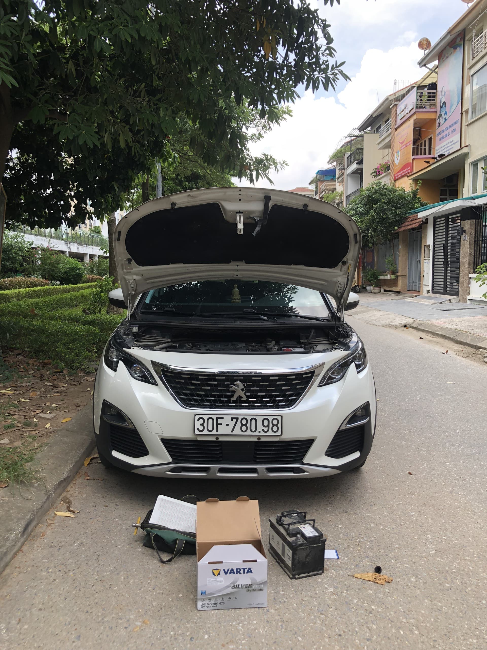 Thay ắc quy Peugeot 3008 tại HD Việt